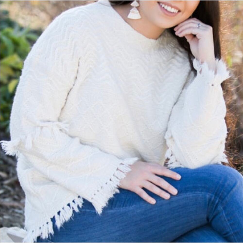 Cozy Casual Tunic Style Sweater with Fringe Textured Knit Off-White Cream M / L